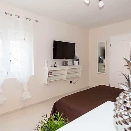 Studio Apartment Dada Примоштен Екстер'єр фото