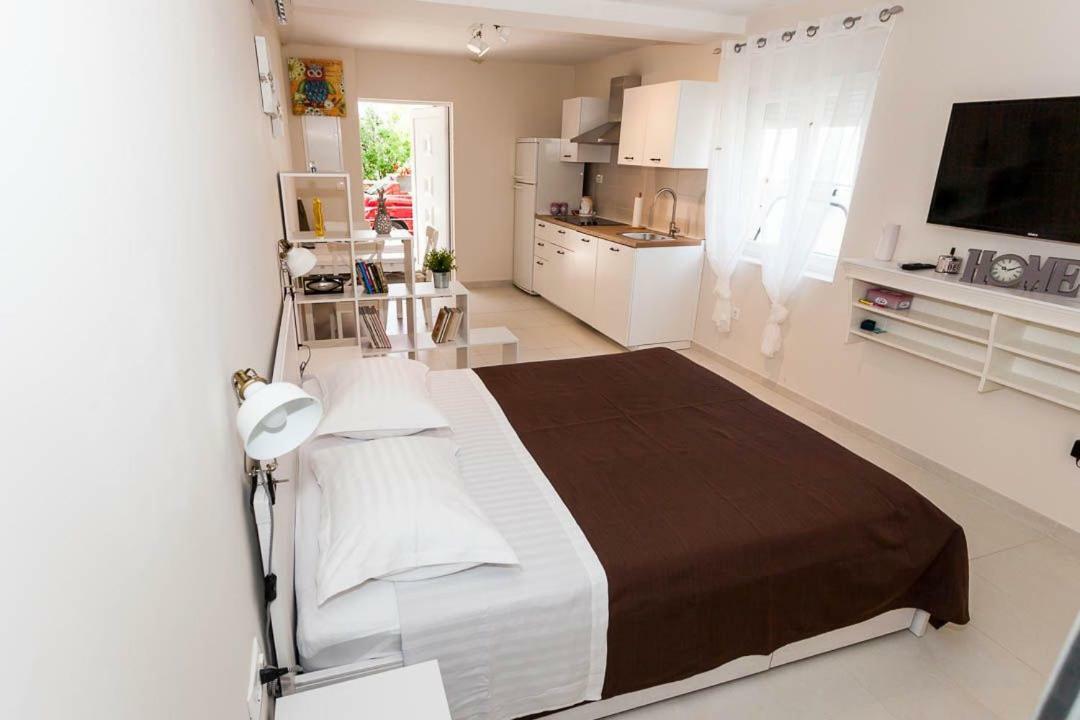 Studio Apartment Dada Примоштен Екстер'єр фото
